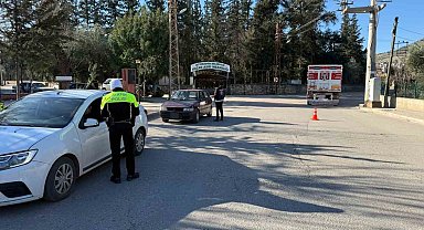 Kozan'da 10 araç ve 4 motosiklet trafikten men edildi