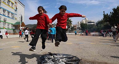 Kozan'da öğrenciler Nevruz'u coşkuyla kutladı