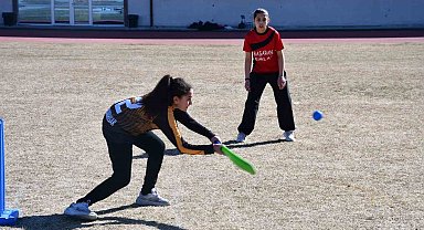 Küçük Kızlar Kriket Müsabakaları sona erdi