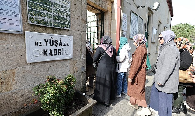 Küçükçekmeceli kadınlar Ramazan ayında Yuşa Tepesi'nde