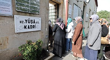 Küçükçekmeceli kadınlar Ramazan ayında Yuşa Tepesi'nde