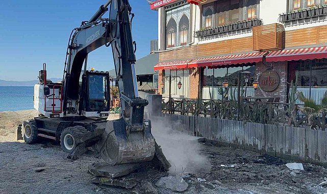 Kumbahçe sahilinde işgalden temizleniyor