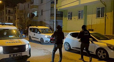 Kurşunlanan evde anne-oğul yaralandı