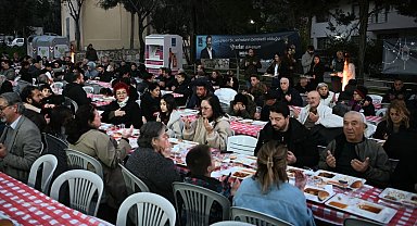 Kuşadası'nda Ramazan ayının bereketi paylaştıkça çoğalıyor