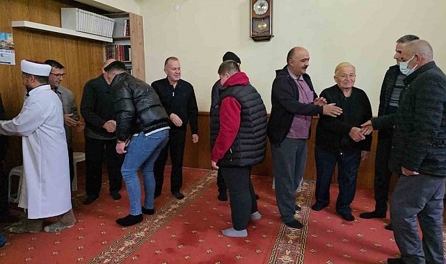 Küslerin barıştığı bayramlaşma halkası geleneği yaşatıldı