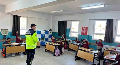Kütahya'da jandarmadan öğrencilere trafik eğitimi