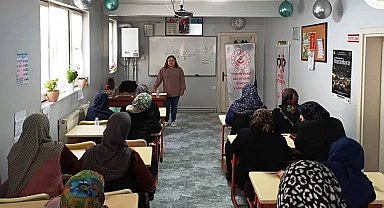 Kütahya'da Kur'an kursu kursiyerlerine "Aile Yaşam Becerileri" eğitimi