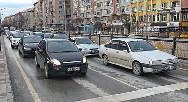 Kütahya'da trafiğe kayıtlı araçların ortalama yaşı 21.1