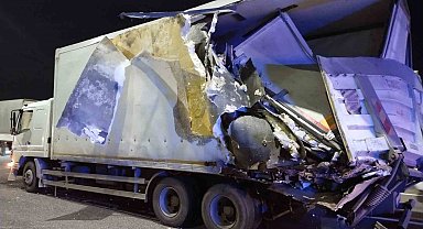 Kuzey Marmara Otoyolu'nda yolcu otobüsü tıra çarptı: 10 yaralı