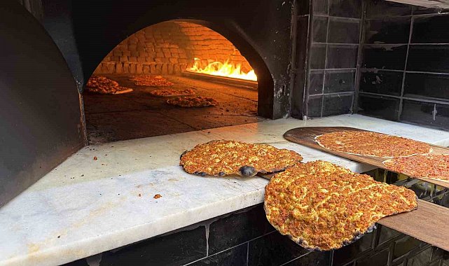 Lahmacun ustası "Maçı kazanırsak bin lahmacun dağıtacağım" dedi, sözünü tuttu