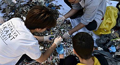 Lara Sahili'nde öğrencilerden bilimsel temizlik