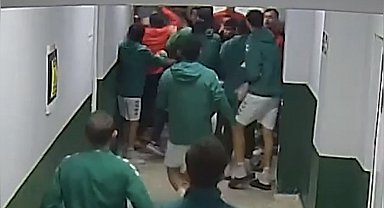 Maç öncesi ortalık karıştı: Futbolcular kramponlarla darbedildi