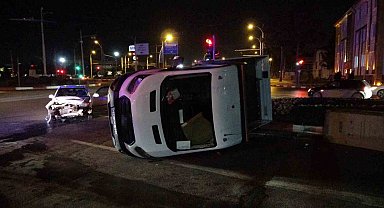 Malatya'da kamyonetin devrilme anı kamerada