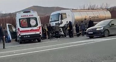 Malatya'da kontrolden çıkan kamyon hafif ticari araca çarptı: 1 ölü, 1 yaralı