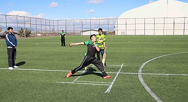 Malatya'da okul sporları yıldızlar kriket grup müsabakaları başladı