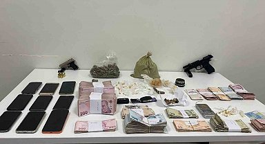 Maltepe'de zula evine operasyon: Kilolarca uyuşturucu ve nakit para ele geçirildi