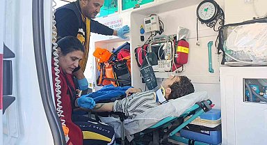 Manavgat'ta otomobil ile çarpışan motosikletli yaralandı