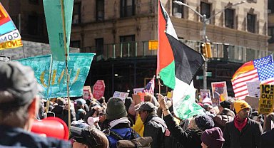 Manhattan'da "Krallara Hayır" protestosunda on binlerce kişi yürüdü