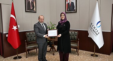 Manisa CBÜ'ye "Beslenme Dostu İş Yeri" belgesi