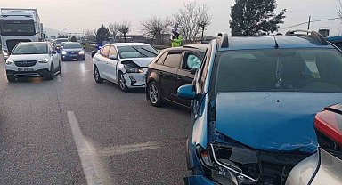 Manisa'da 4 araçlı zincirleme kaza: 7 yaralı