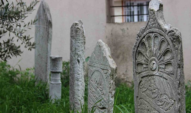 Manisa'da 500 yıllık hazireye saygısızlık