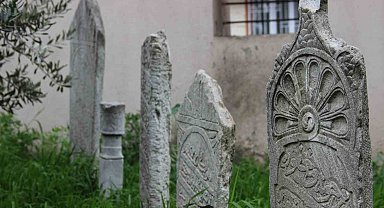 Manisa'da 500 yıllık hazireye saygısızlık