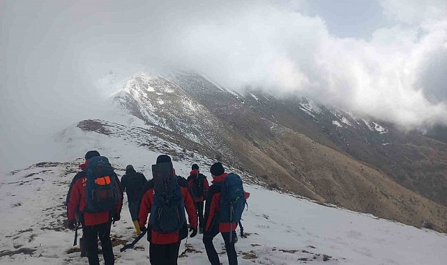 Manisa'da kayıp amatör dağcıyı arama ve kurtarma çalışmaları devam ediyor