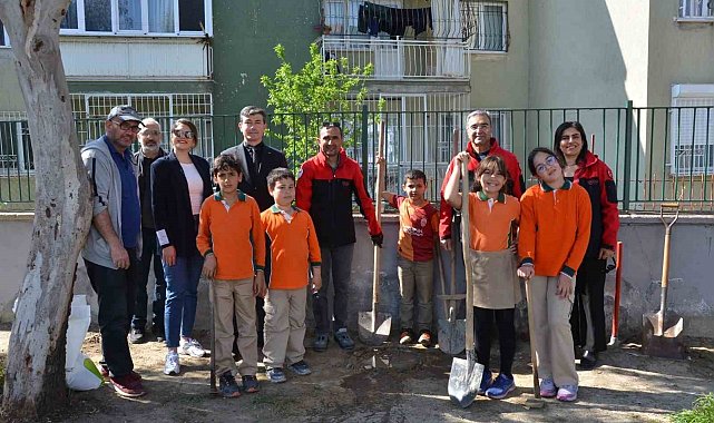 Manisa'da okul bahçeleri bağa dönüşüyor