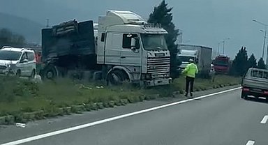 Manisa'da tır ile kamyon çarpıştı: 2 sürücü yaralandı