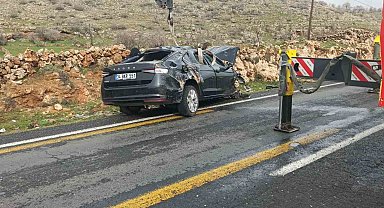 Mardin'de kontrolden çıkan otomobil takla attı: 3 yaralı