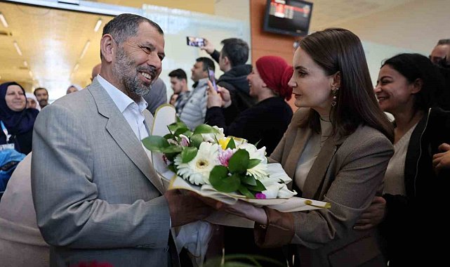 Mardin'de "Aile Yılı" kapsamında umreden dönen çiftlere duygusal karşılama