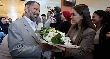 Mardin'de "Aile Yılı" kapsamında umreden dönen çiftlere duygusal karşılama