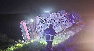 Mardin'de tır devrildi: 1 yaralı