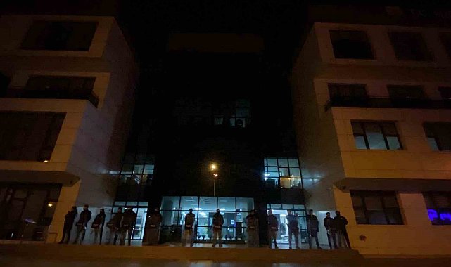 Marmaris Belediyesi'ne gece yarısı polis baskını