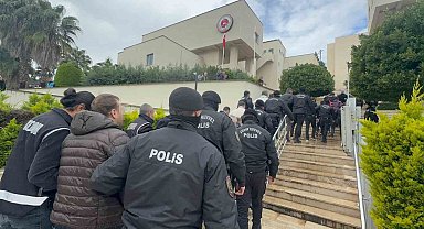 Marmaris'teki 'rüşvet' operasyonunun şüphelileri adliyeye sevk edildi