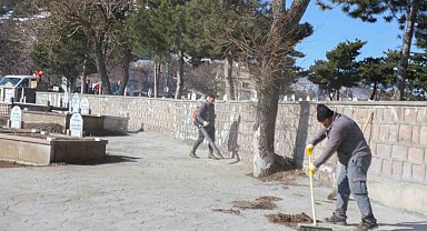 Melikgazi'de mezarlıklar bayram için temizlendi