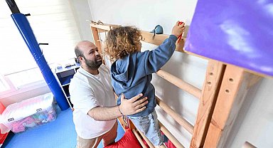 Mersin Büyükşehir Belediyesi DMD hastasına ergoterapi desteğini sürdürüyor