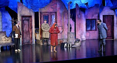 Mersin Şehir Tiyatrosu Dünya Tiyatro Günü'nü sahnede kutladı