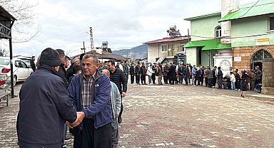 Mersin'de bayramlaşma geleneği sürüyor