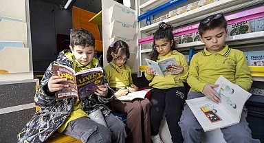 Mersin'de çocuklar tiyatro ve Kitobüs ile buluştu