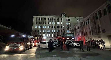 Mersin'de emniyetin ek binasında çıkan yangın büyümeden söndürüldü