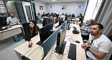 Mersin'de gençlere yapay zeka ve veri analizi eğitimi