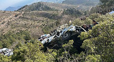 Mersin'de işçi servisi uçuruma yuvarlandı: 3 ölü 11 yaralı