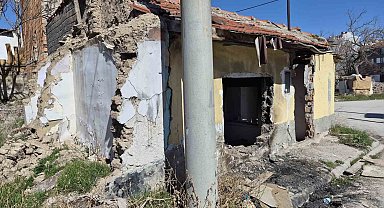 Metruk evler çevreye tehlike saçıyor