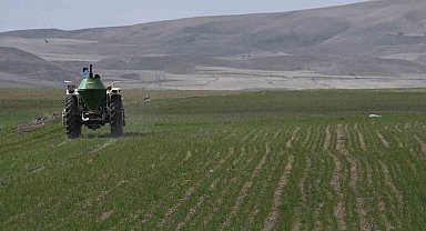 Mevsim yağmurları öncesi çiftçiler gübre mesaisine başladı