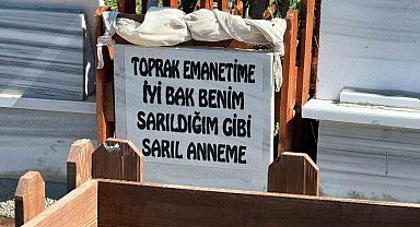 Mezar taşlarındaki her bir yazı hüzne boğuyor