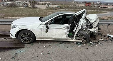 MHP eski milletvekilinin oğlunun yaralandığı kaza kamerada