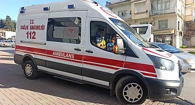 Midibüsle çarpışan motosikletli yaralandı