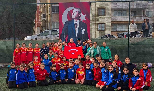 Milli Takımlar Kaleci Departmanı Koordinatörü Alper Boğuşlu Bilecik Kolej Spor Kulübünü ziyaret etti