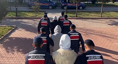 Minibüsün yan kapısının içinden bin 120 adet uyuşturucu hap çıktı